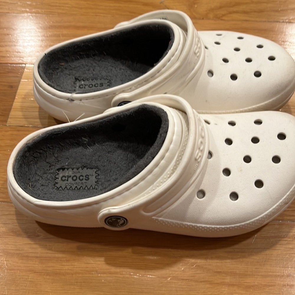 CROCS girls white lined sandals size j2. - Picture 3 of 9